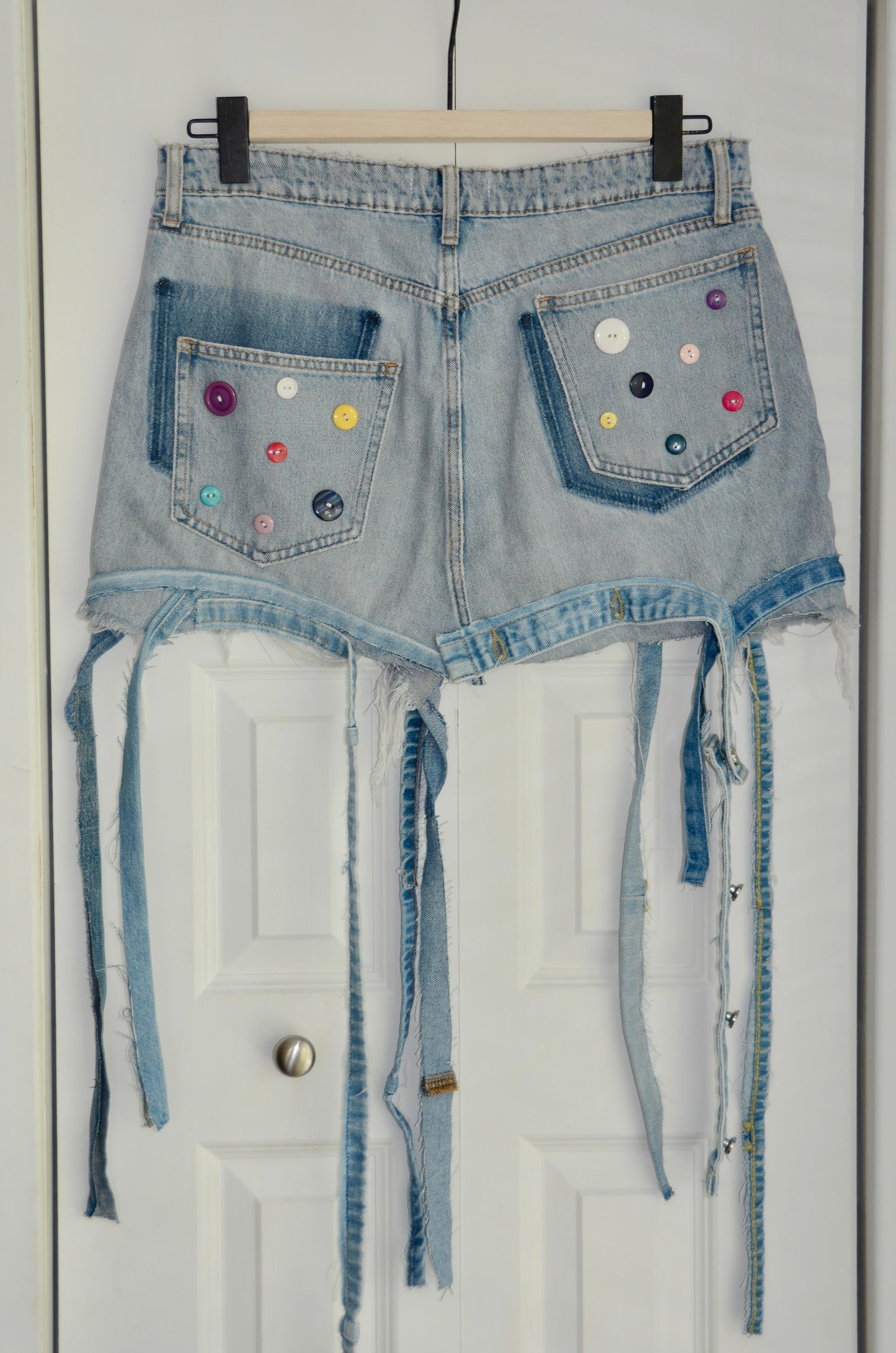 Jeans skirt with colorful buttons 