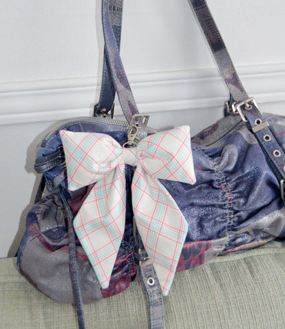 Porte-clés Boucle fleurie 𓏲